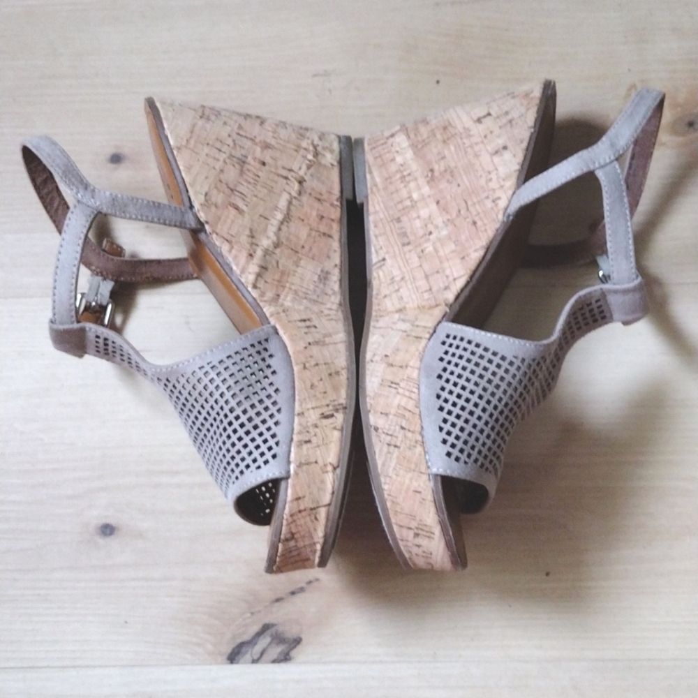 $5 Deal Franco Sarto Clinton 2 wedge - Picture 3 of 7